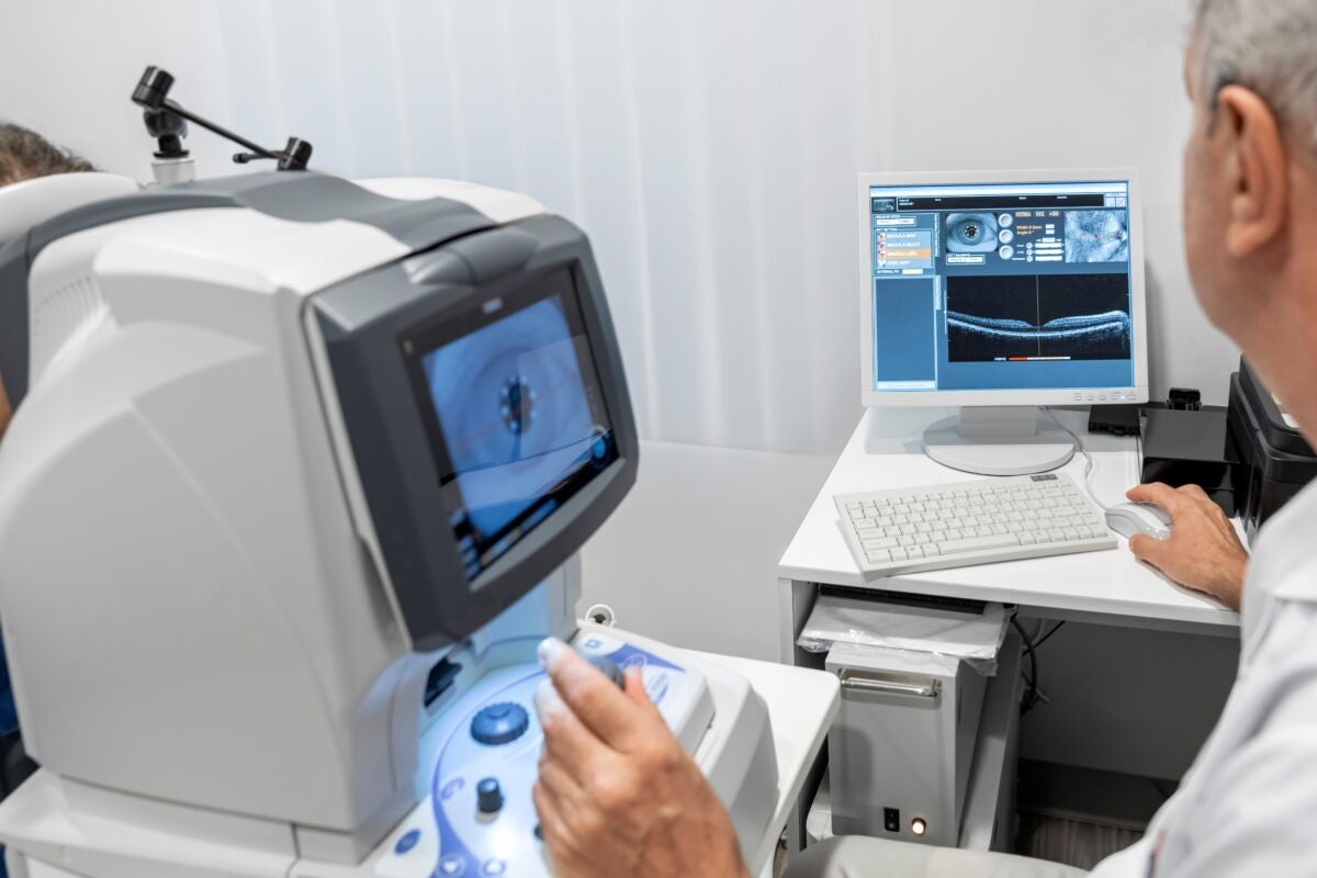 Eye testing refractometer machine